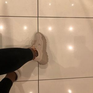 Meet your Posher, Theodora